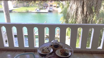 Standard Suite | 1 bedroom, minibar, in-room safe, iron/ironing board