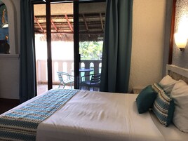 Standard Suite | 1 bedroom, minibar, in-room safe, iron/ironing board