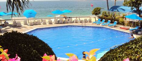 Seasonal outdoor pool, pool umbrellas