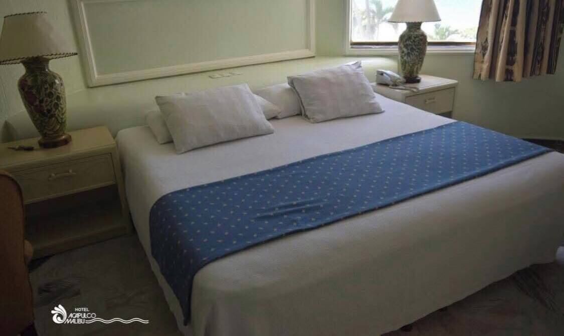 Premium bedding, desk, iron/ironing board, free WiFi