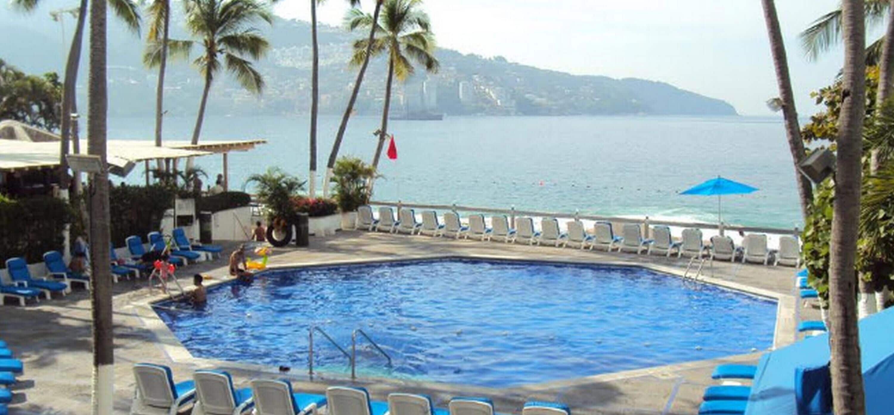 seasonal outdoor pool, pool umbrellas