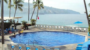 Seasonal outdoor pool, pool umbrellas