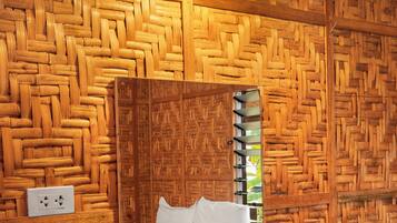 In-room safe, bed sheets