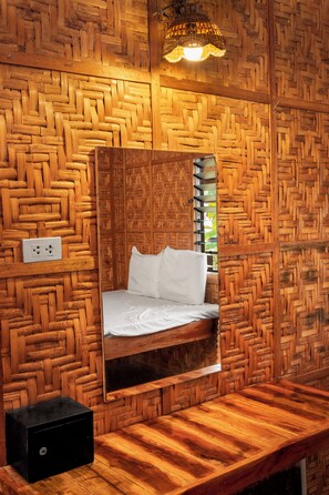 In-room safe, bed sheets