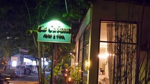 Front of property – evening/night - La Cabana Hotel and Villas (Seminyak)