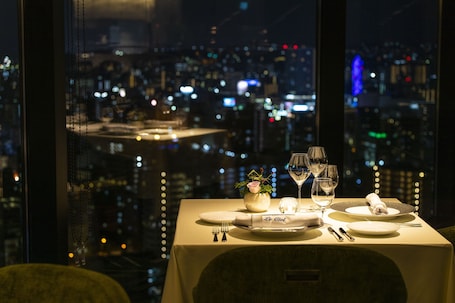 6 restaurants, lunch, dinner served; Japanese cuisine. Shiroyama Hotel Kagoshima