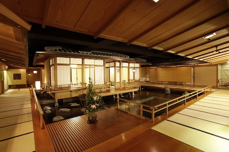 6 restaurants, lunch, dinner served; Japanese cuisine. Shiroyama Hotel Kagoshima