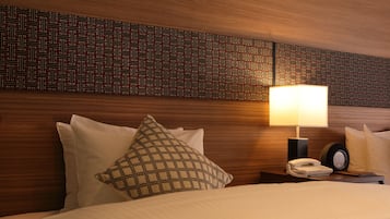 1 habitación, cubrecamas, minibar y caja de seguridad en la habitación