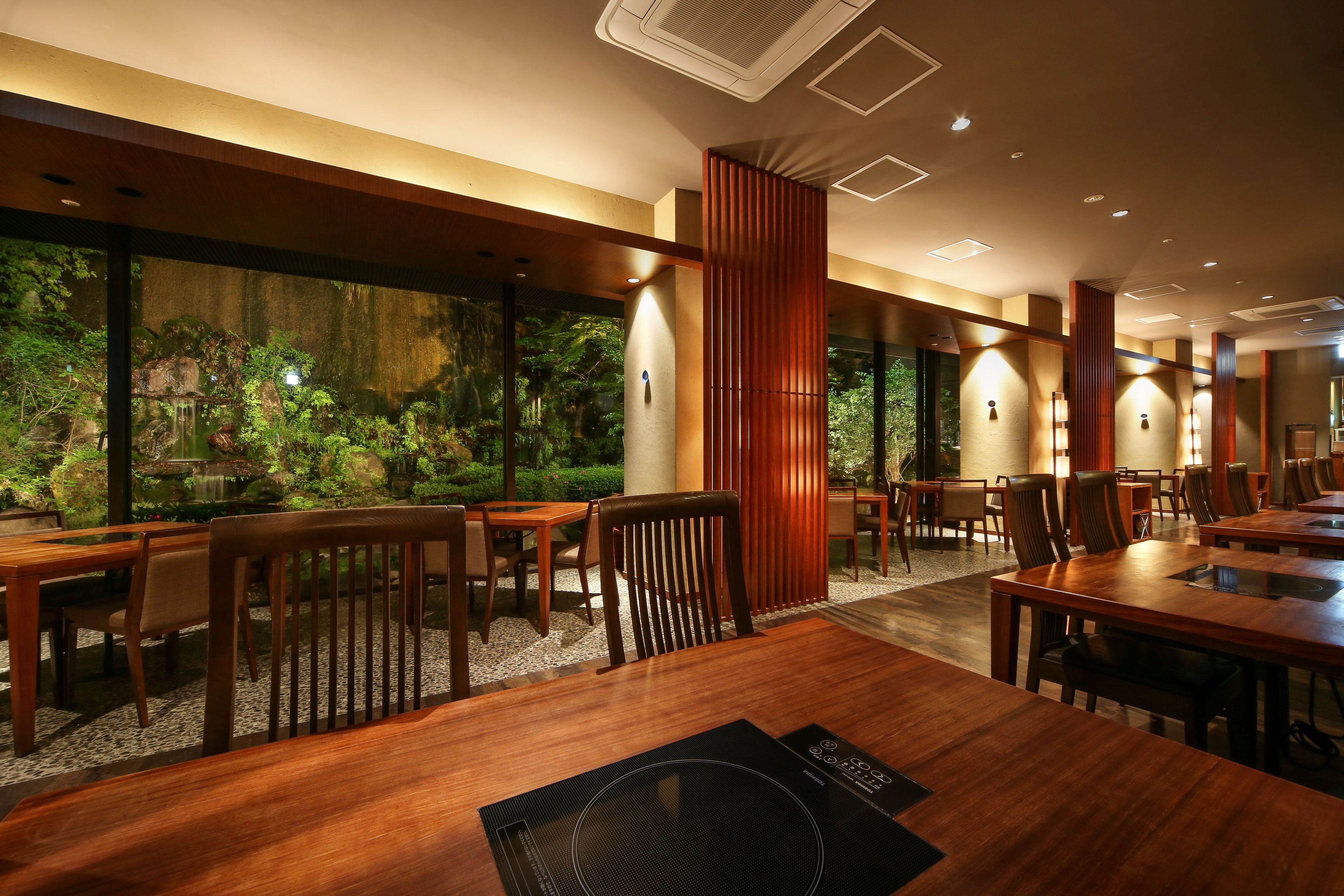 6 restaurants, lunch, dinner served; japanese cuisine