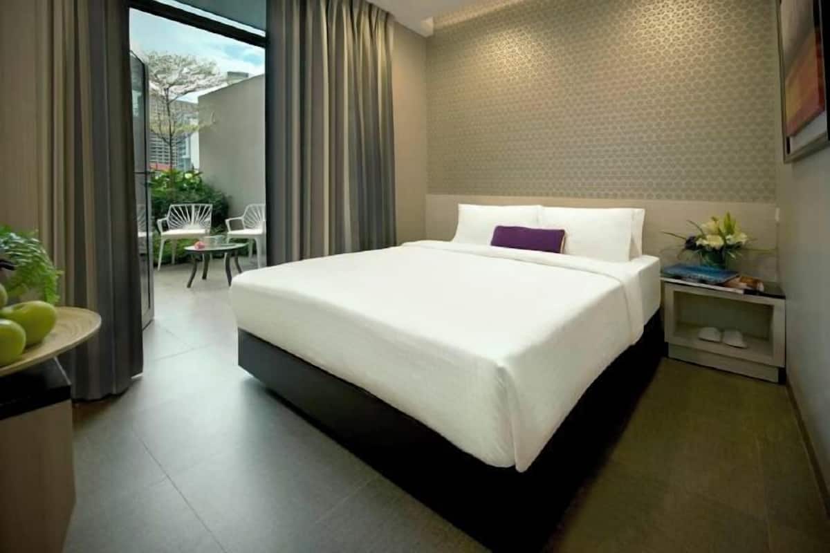 Premium bedding, in-room safe, individually decorated, desk