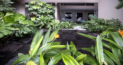 V Hotel Bencoolen