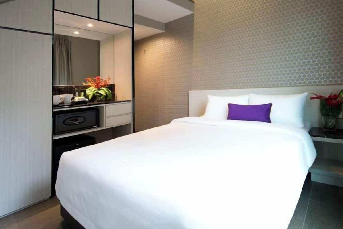 Premium bedding, in-room safe, individually decorated, desk