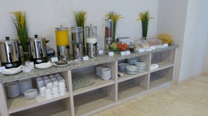 Petit déjeuner buffet servi tous les jours en supplément