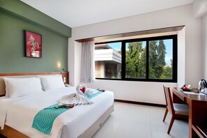 Premier Room | In-room safe, desk, rollaway beds, free WiFi - Hotel Terrace at Kuta (Kuta)