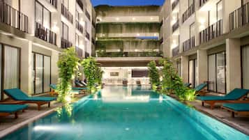 Außenpool, geöffnet von 07:00 Uhr bis 19:00 Uhr, Liegestühle