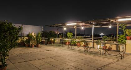 Tavisha Hotel