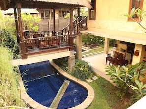 Deluxe Double , Shared Pool | Living room