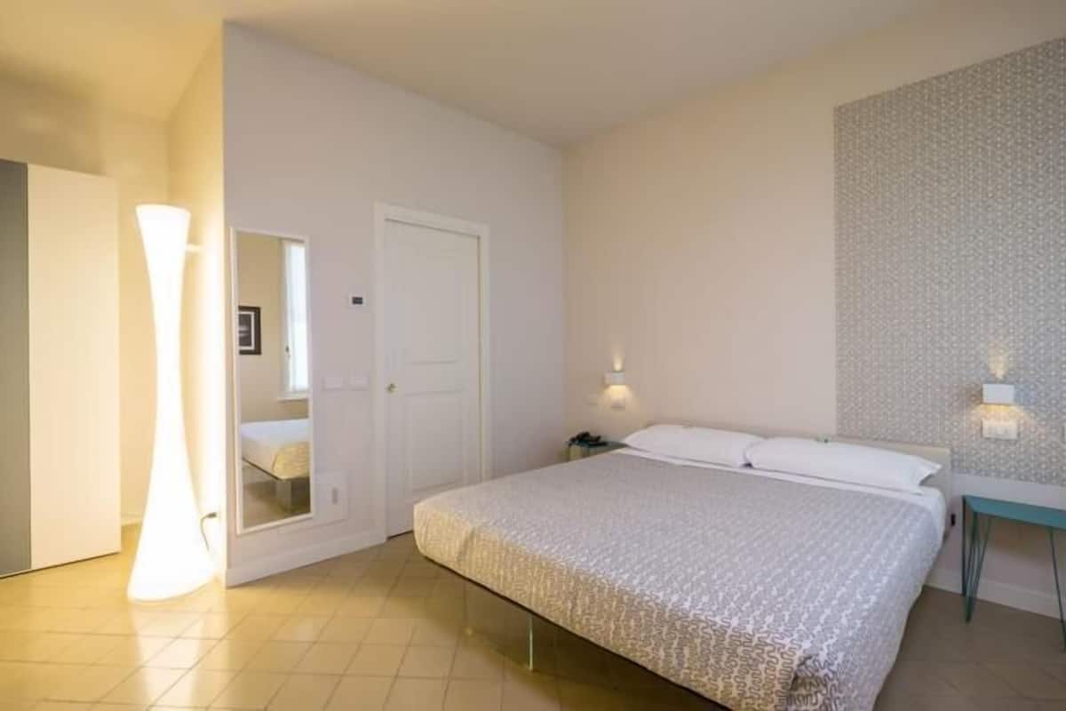 Desk, soundproofing, iron/ironing board, cots/infant beds