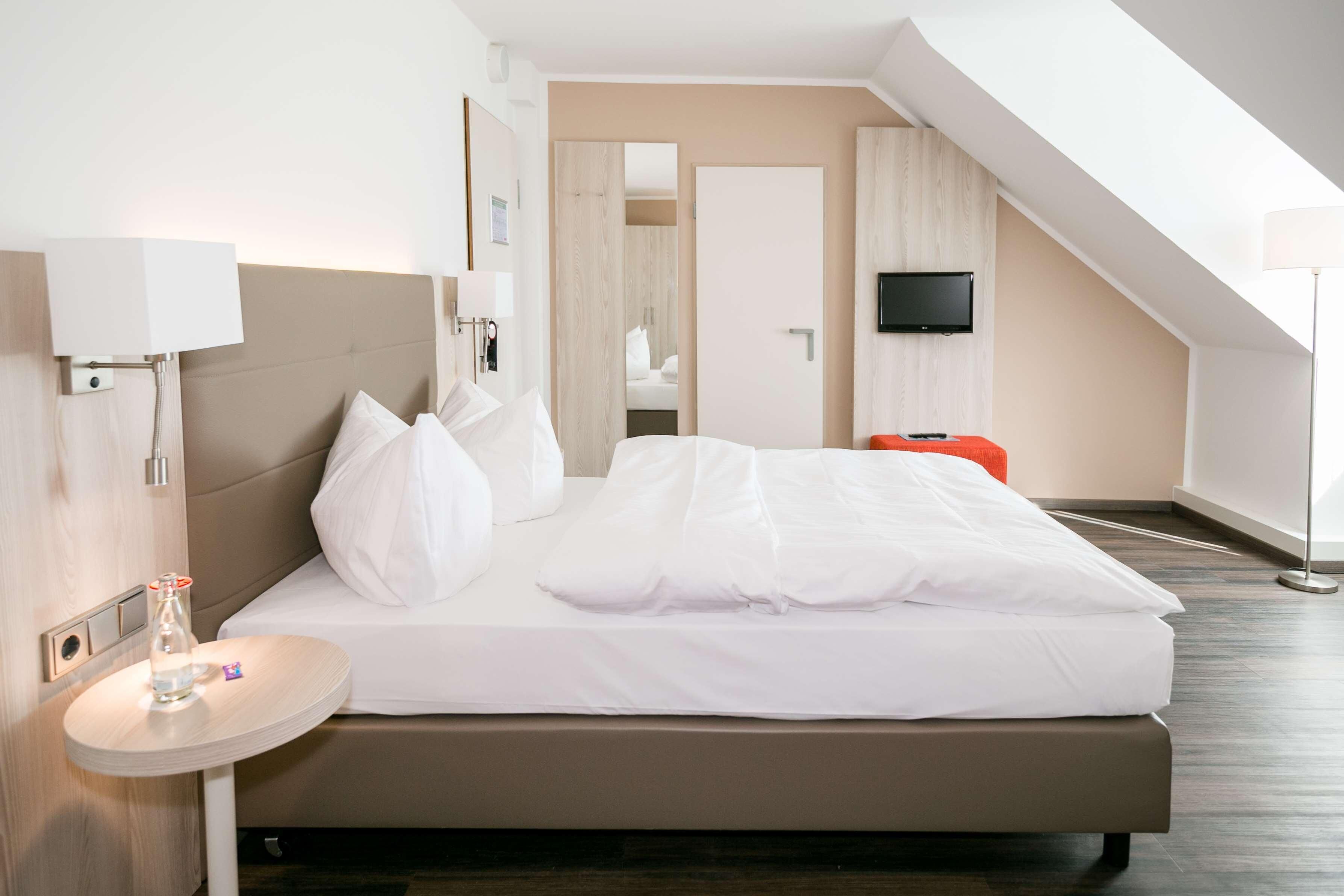 In-room safe, laptop workspace, blackout drapes