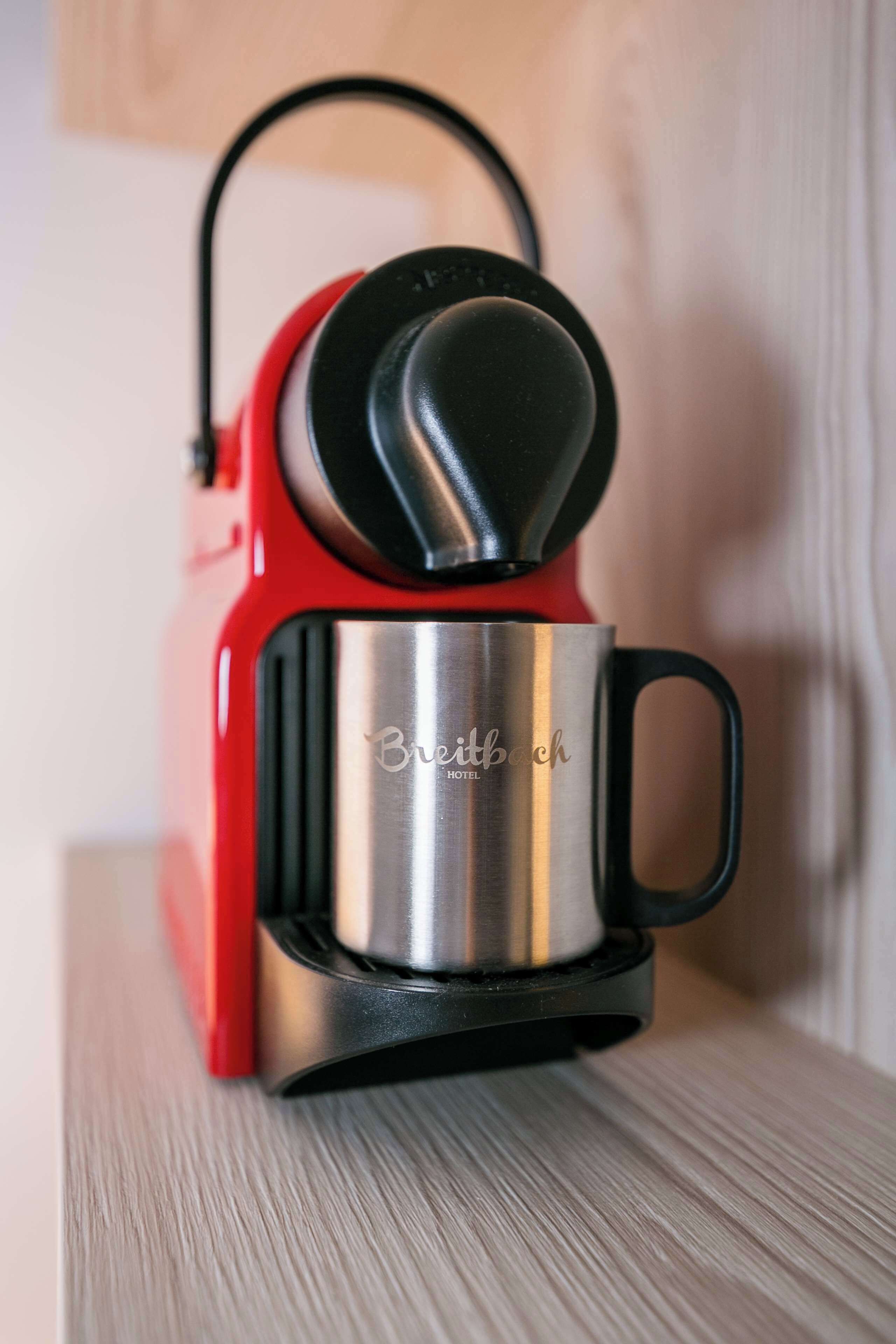 Zimmersafe, laptopgeeigneter Arbeitsplatz, Verdunkelungsvorhänge