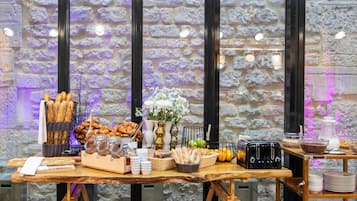 Daily buffet breakfast (EUR 17 per person)