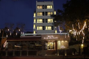 Front of property - evening/night - Hotel Royal Garden (Mumbai)