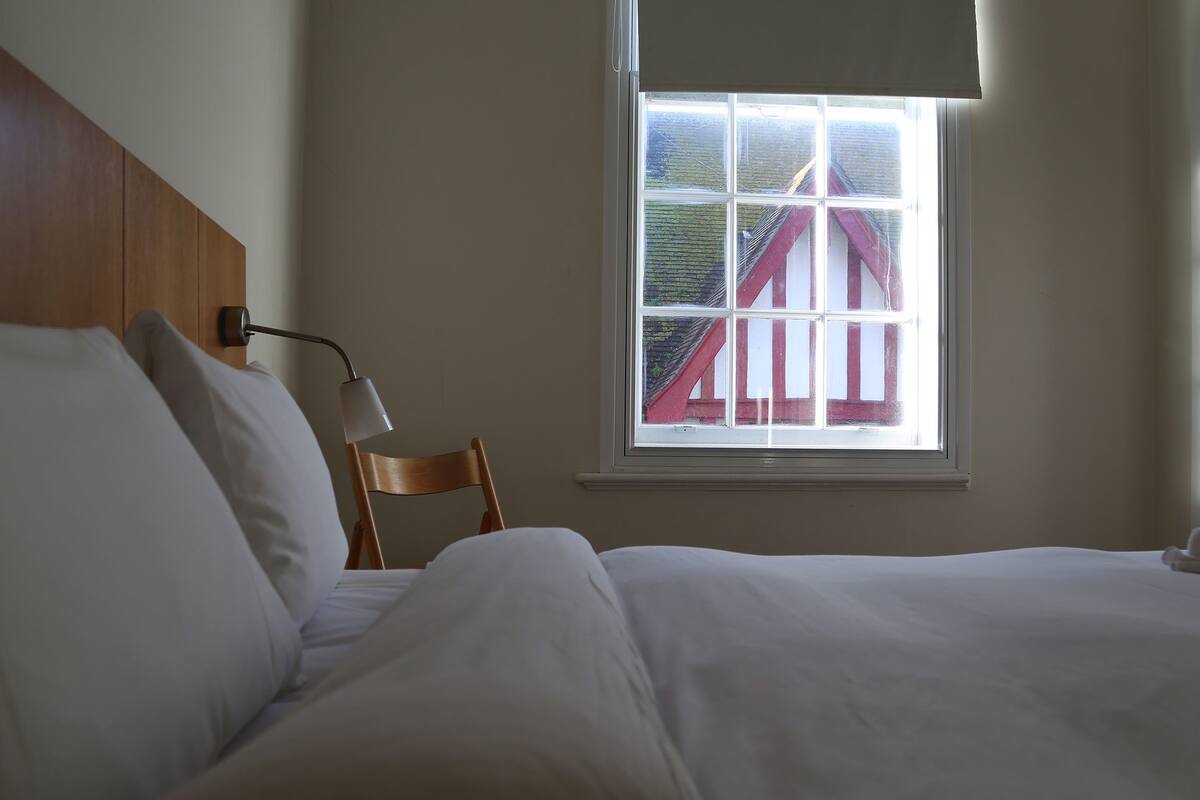 Apartment, 3 Bedrooms | Premium bedding, blackout drapes, iron/ironing board (on request)