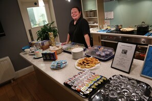 Free daily cooked-to-order breakfast  - B&B Weymouth (Weymouth)