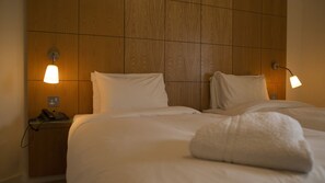 Premium bedding, blackout curtains, iron/ironing board, bed sheets - B&B Weymouth (Weymouth)