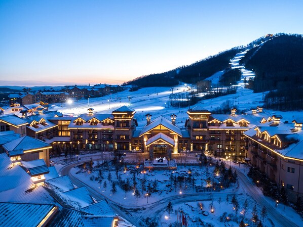 Children’s play area – outdoor