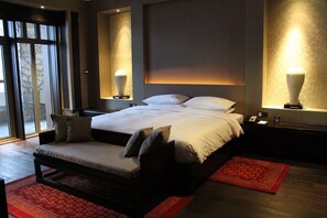 In-room safe, desk, soundproofing, iron/ironing board - Park Hyatt Changbaishan (Baishan)