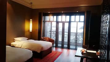 Park, Room, 2 Twin Beds | In-room safe, desk, soundproofing, iron/ironing board