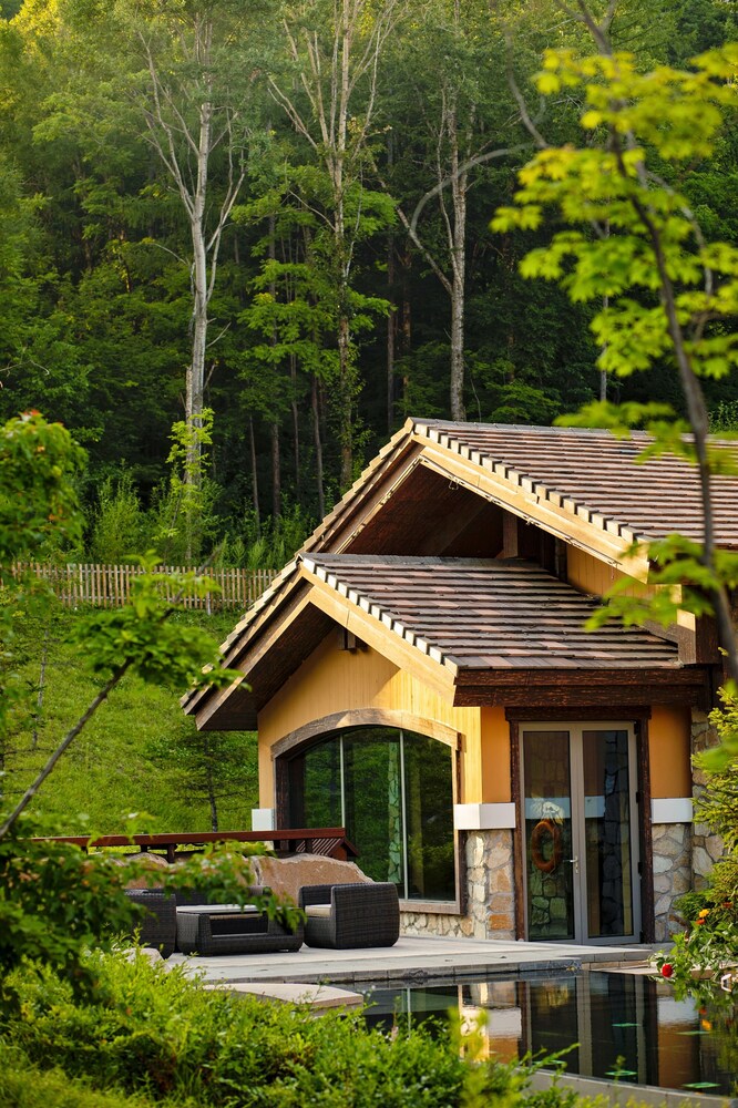 Park Hyatt Changbaishan by null