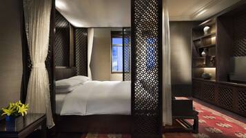 房內夾萬、書桌、隔音、熨斗/熨衫板