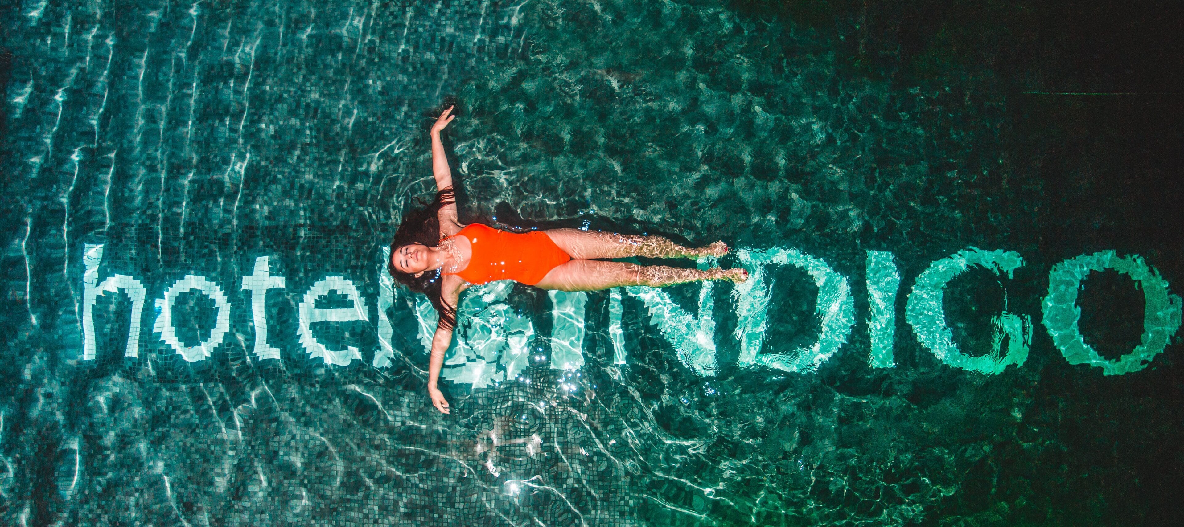 Piscine extérieure (ouverte en saison), chaises longues
