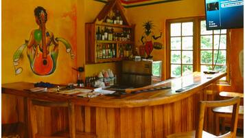 Bar (trong khuôn viên)