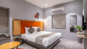 Premium bedding, in-room safe, desk, laptop workspace