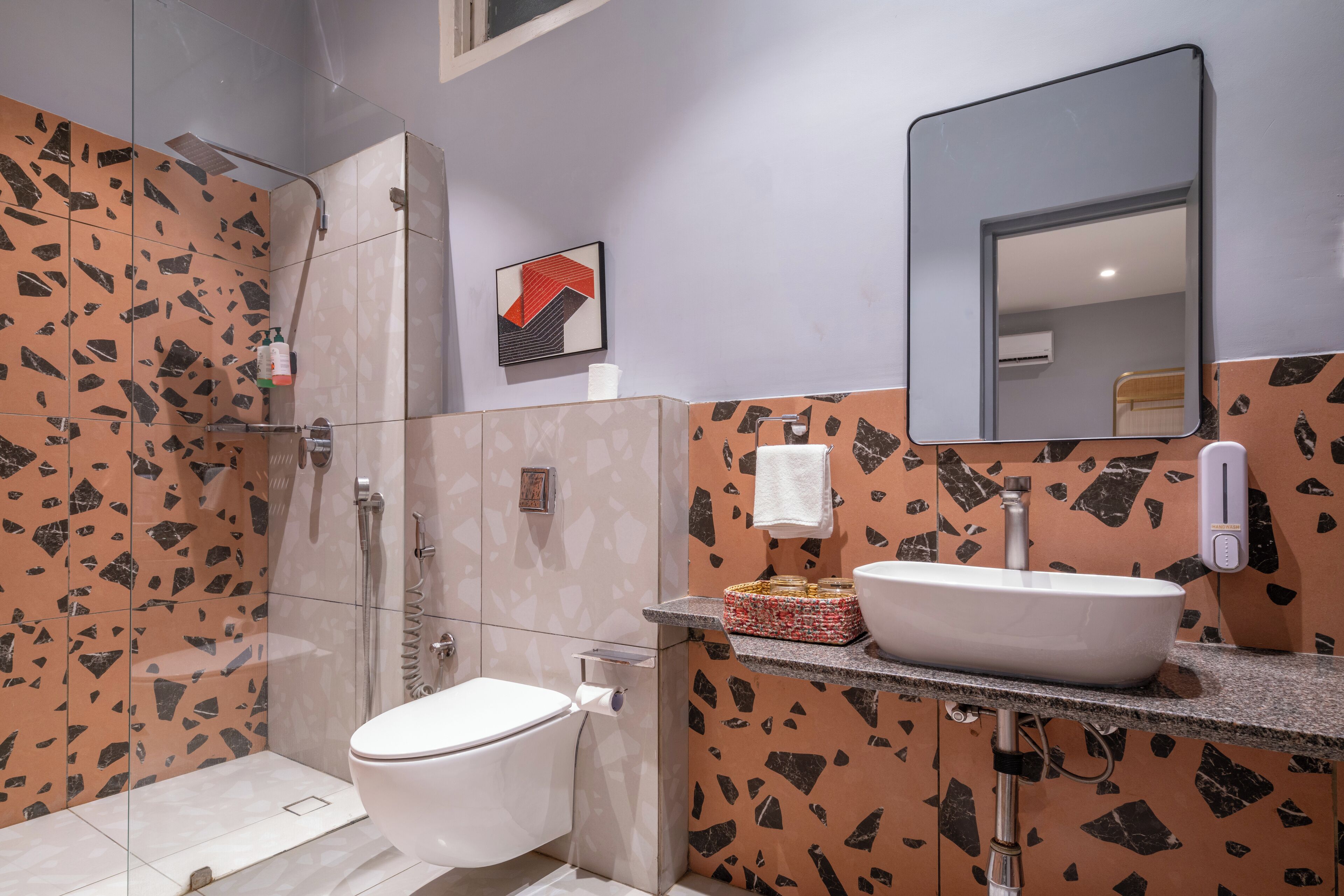 Dusche, Haartrockner, Seife, Shampoo