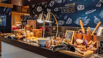 Frühstück (53 SGD pro Person)