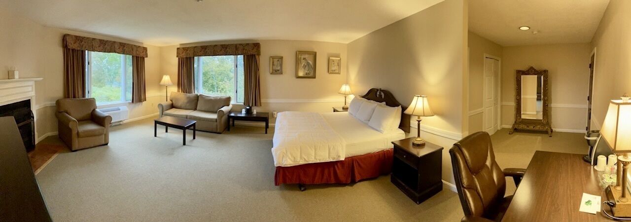 executive suite, 1 king bed | 1 bedroom, premium bedding, individually decorated