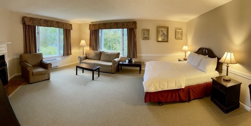 executive suite, 1 king bed | 1 bedroom, premium bedding, individually decorated