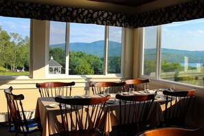 Restaurant - The Lucerne Inn (Holden)