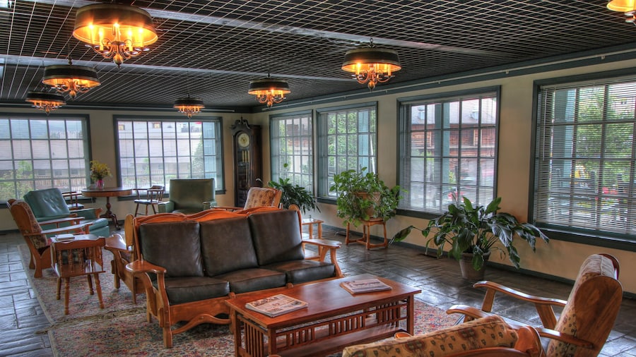 The Historic Gatlinburg Inn