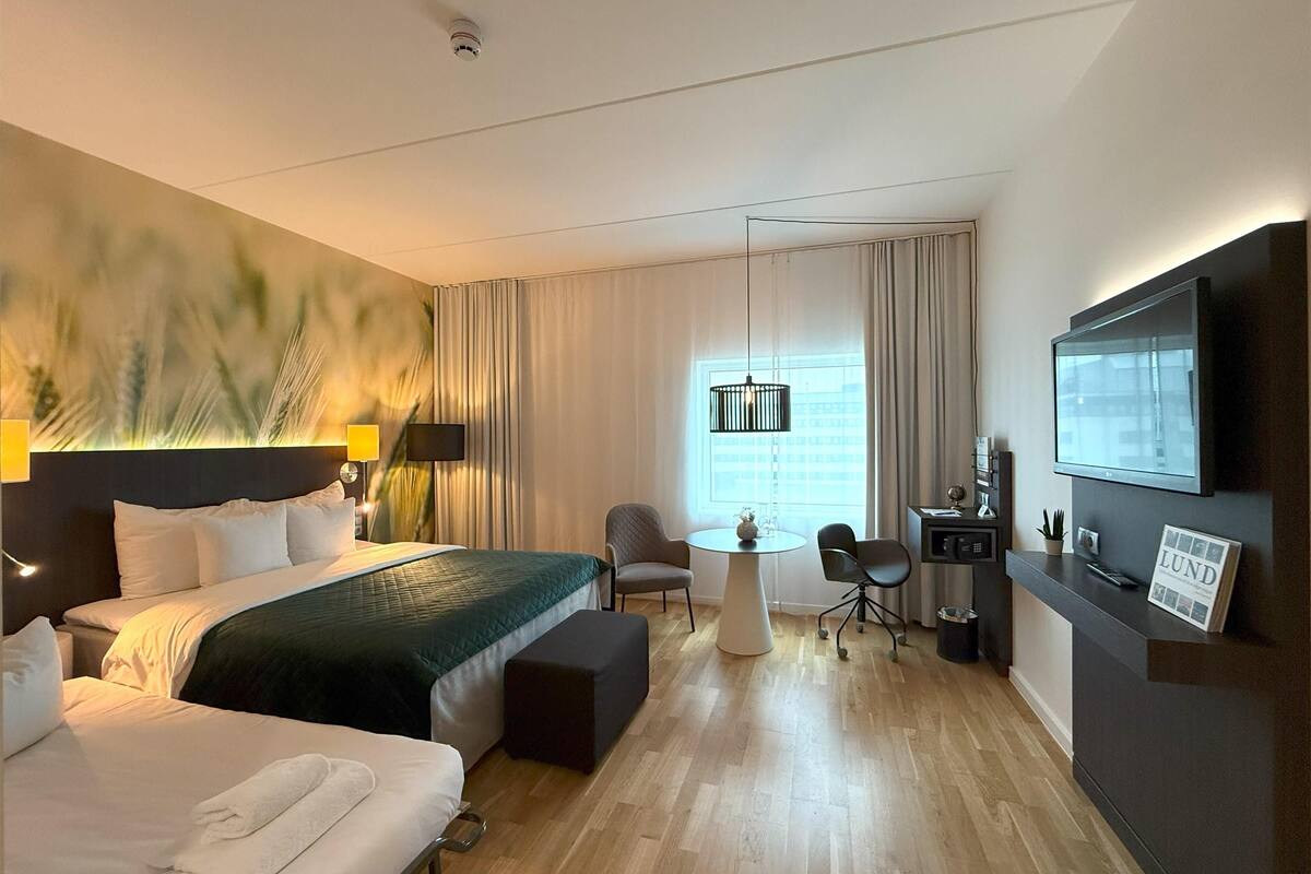 Quarto família, 2 camas de solteiro, para não fumantes | 1 quarto, camas com colchões pillow-top, cofres nos quartos