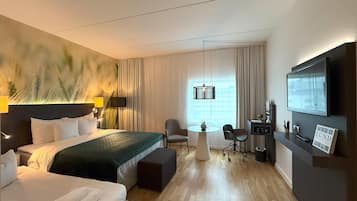 Familjerum - 2 enkelsÀngar - icke-rökare | BÀddmadrasser, vÀrdeförvaringsskÄp pÄ rummet och skrivbord