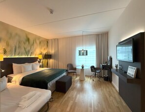 Family Room, 2 Single Beds, Non Smoking | Pillow-top beds, in-room safe, desk, laptop workspace - Best Western Plus Park City Lund (Lund)