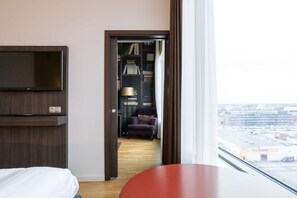 Junior Suite, 1 King Bed, Non Smoking | Pillowtop beds, in-room safe, desk, laptop workspace
