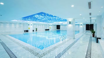 Piscina interna, piscina externa