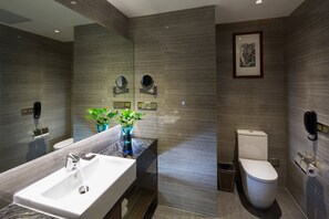 獨立浴缸及淋浴設備、按摩浴缸、風筒