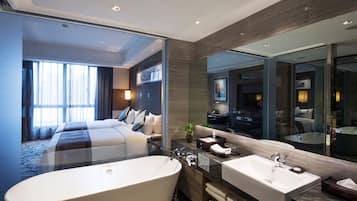 Minibar, in-room safe, desk, iron/ironing board